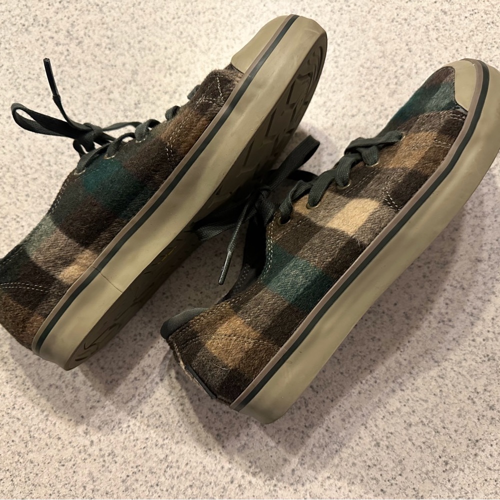Keen Elsa sneakers. Plaid wool. Size 9 Nearly new.